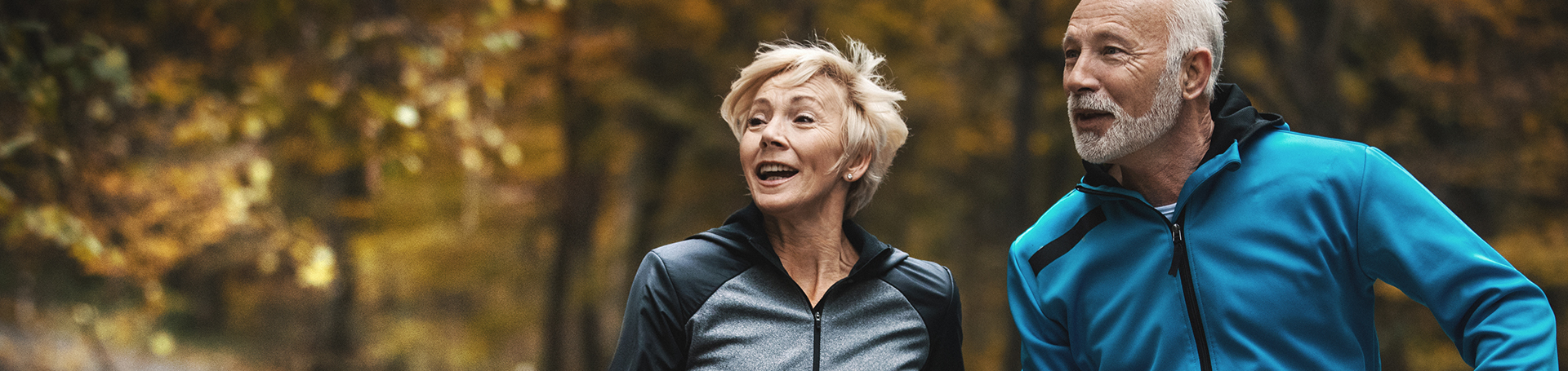 VP_VP_ALL_1920x455_1805_Couple_Senior_Running_Autumn(2).jpg